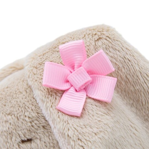 c букетом в изумрудной юбке