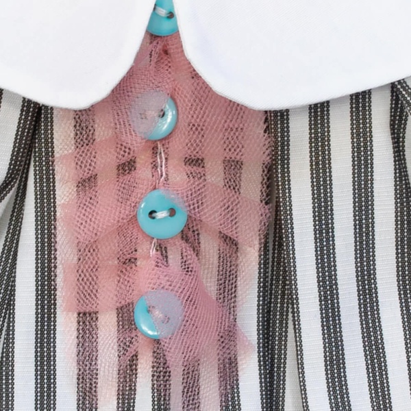 Полосатое платье с розовым жабо