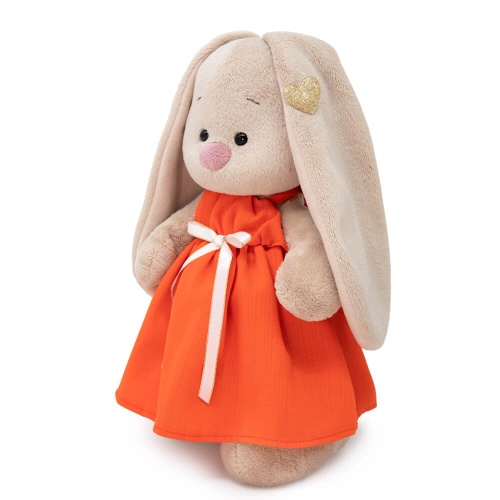 в оранжевом сарафане с бантом