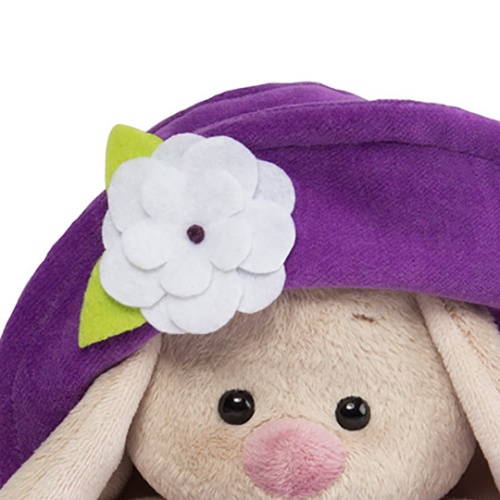 в лиловом платьице и фиолетовой шляпке