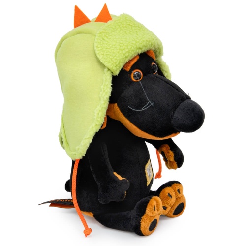 в шапке «Дракоша»