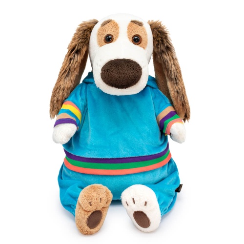 в костюме для прогулок