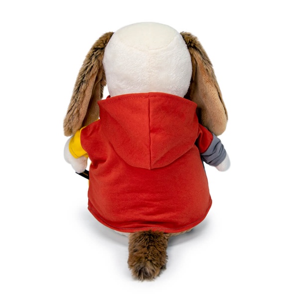 Бартоломей в разноцветной толстовке