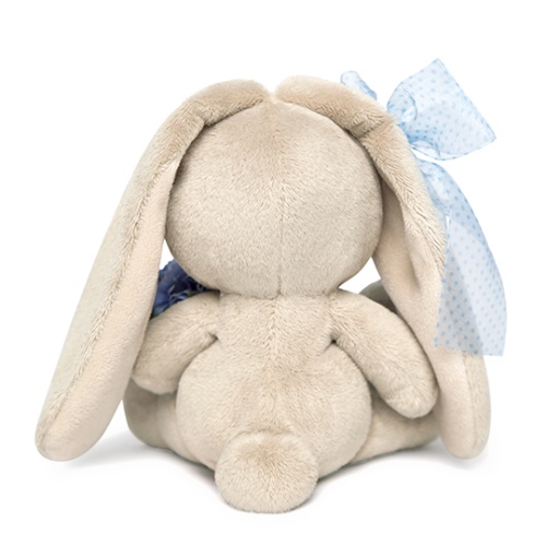 с букетом васильков