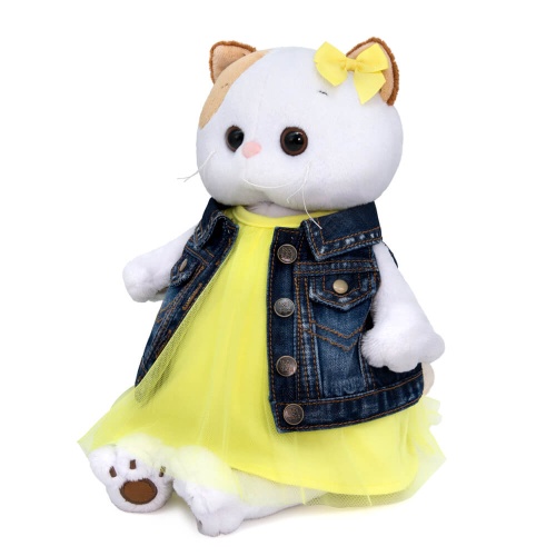 в джинсовом жилете и желтом платье