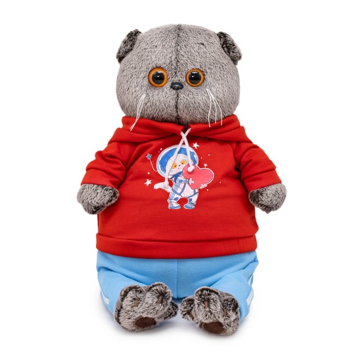 в красном спортивном костюме