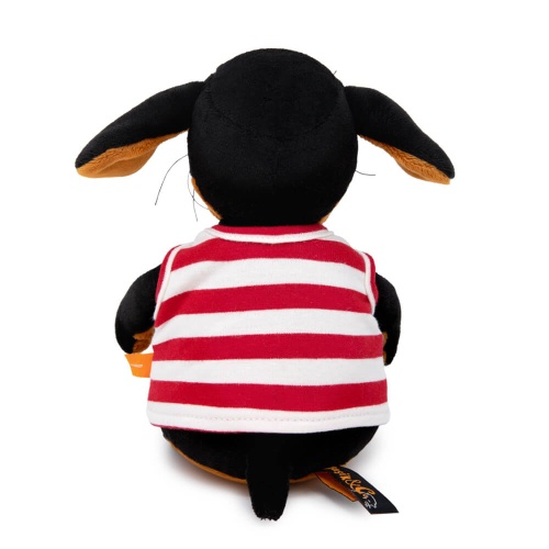 в полосатой майке с рыбкой