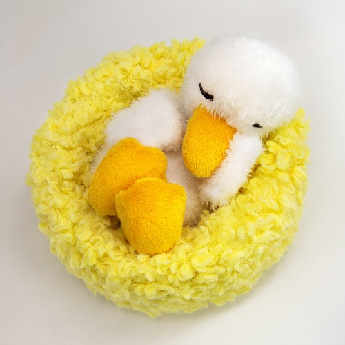 Гусик в гнезде