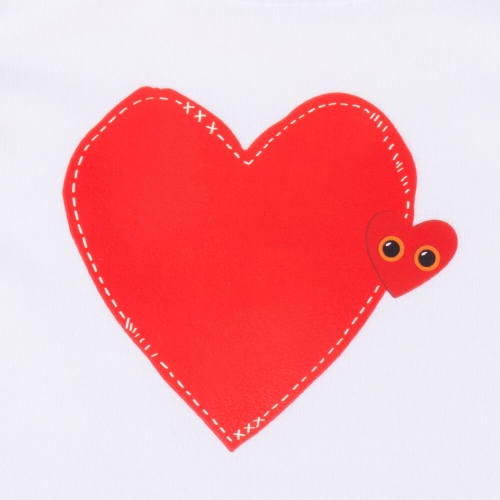 Футболка с принтом Сердце и красные шорты