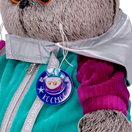 в комбинезоне «Космос»