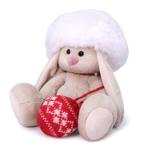 в белом берете и с шариком