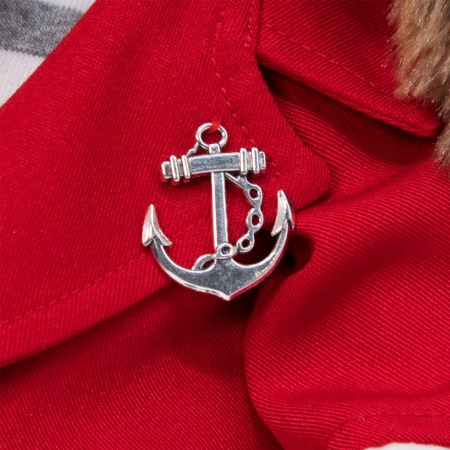 в красном пиджаке