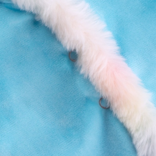 Голубая шубка с радужным мехом