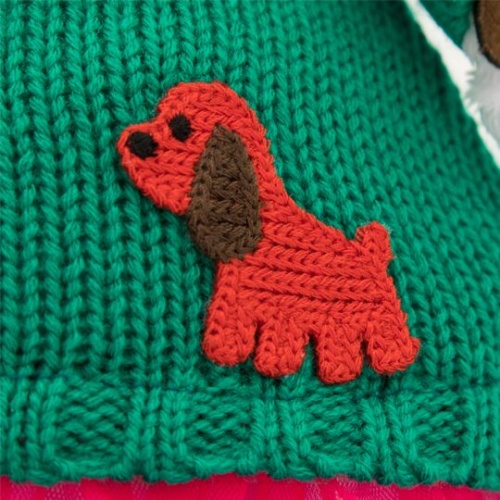 в зеленом вязаном платье