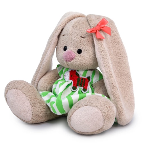 в полосатом платье