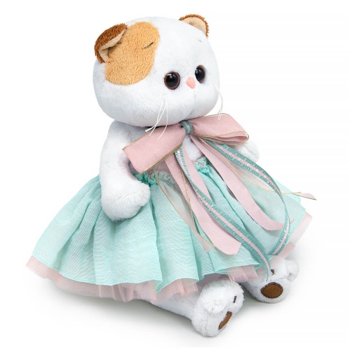 в юбке и с розовым бантом