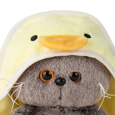 в полотенце с капюшоном