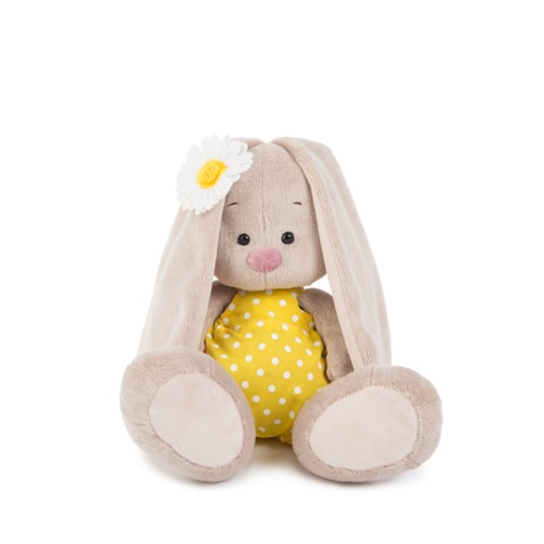 в жёлтом комбинезоне и с ромашкой