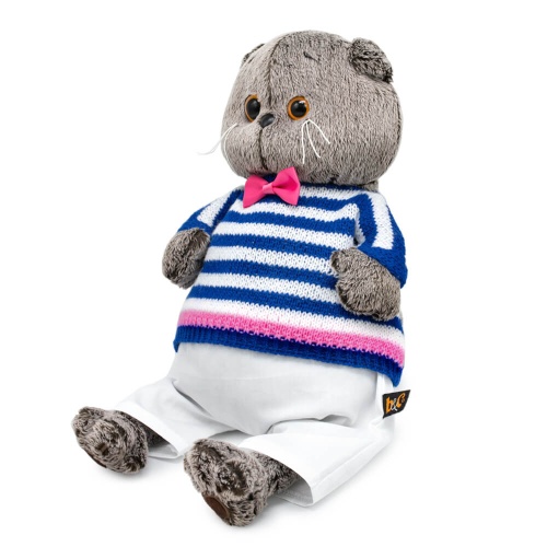 в полосатом свитере и брюках