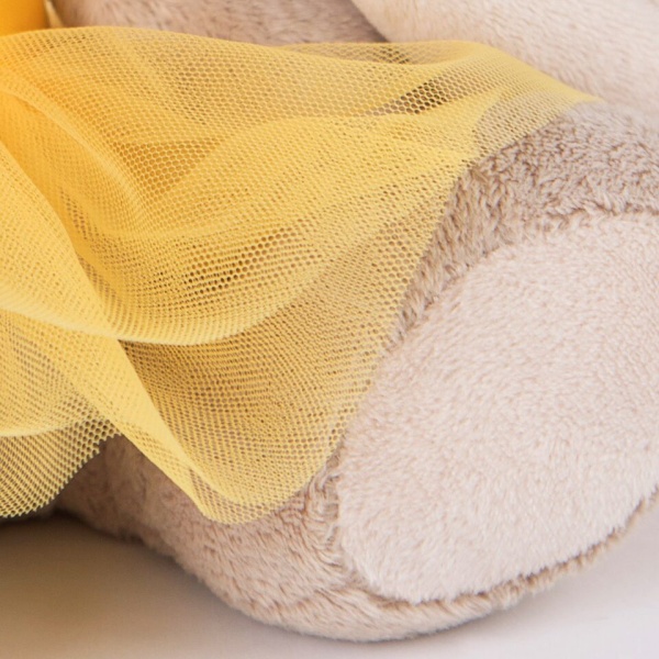 Зайка Ми в шапке-пчелка