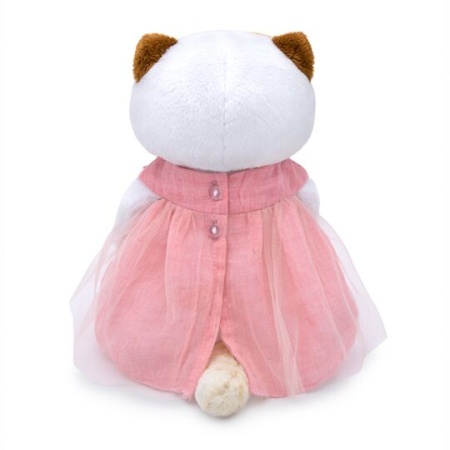 в платье с вязаными ягодками