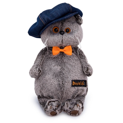 в джинсовой кепке