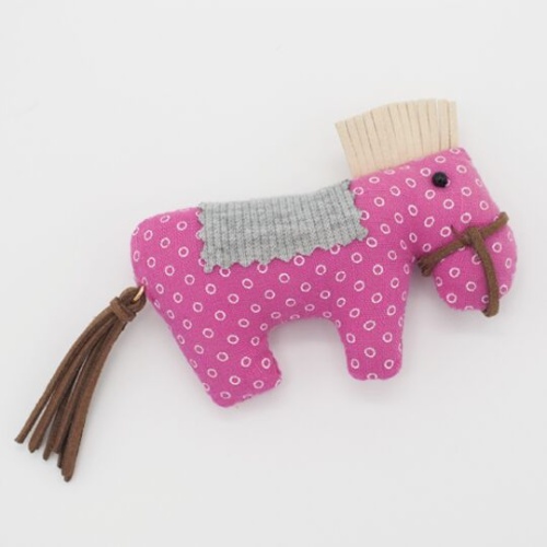 с розовой лошадкой