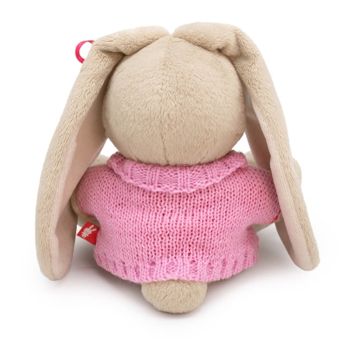 в свитере с сердцем