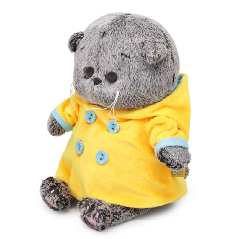 в шубке с капюшоном