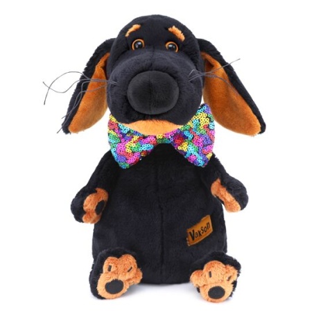 в галстуке-бабочке в пайетках