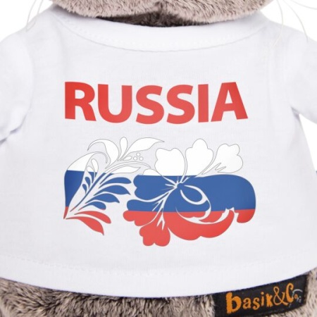 Басик в футболке с принтом "Россия"