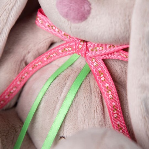 в вязаной шапке "Арбузик"