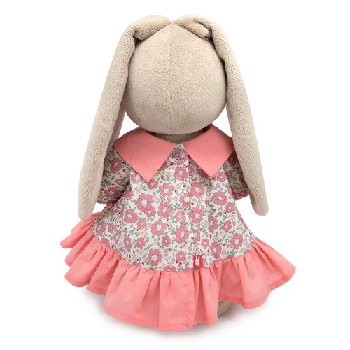 в платье с цветами