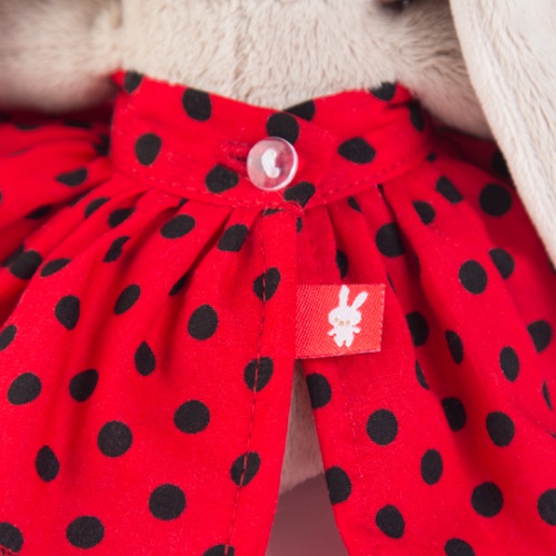 в костюме божьей коровки