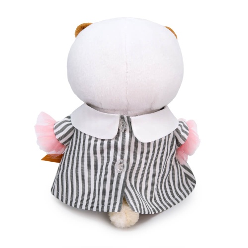 в полосатом платье