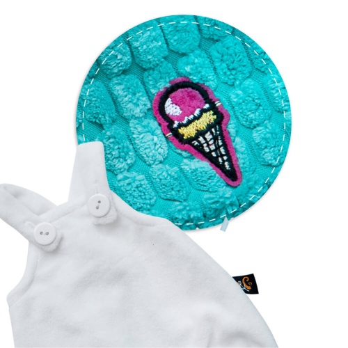 Бирюзовый снуд и белый комбинезон