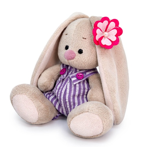 в полосатом полукомбинезоне