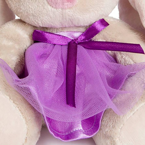 в веночке и фиолетовом платье