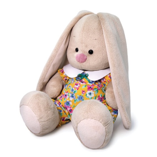 в комбинезоне с воротничком