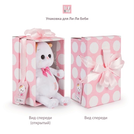 в комбинезоне с воротником в цветочек