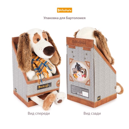 в вязаной шапке и шарфе