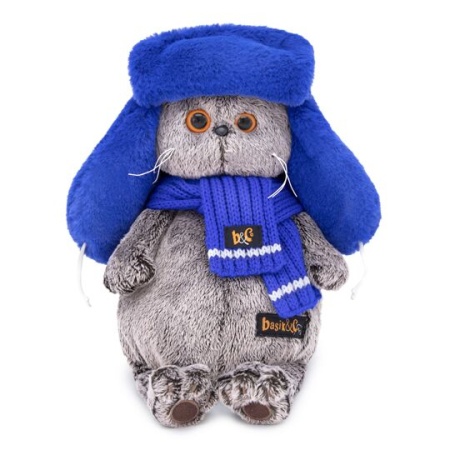 в меховой шапке