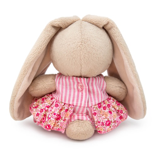 в комбинезоне с оборкой