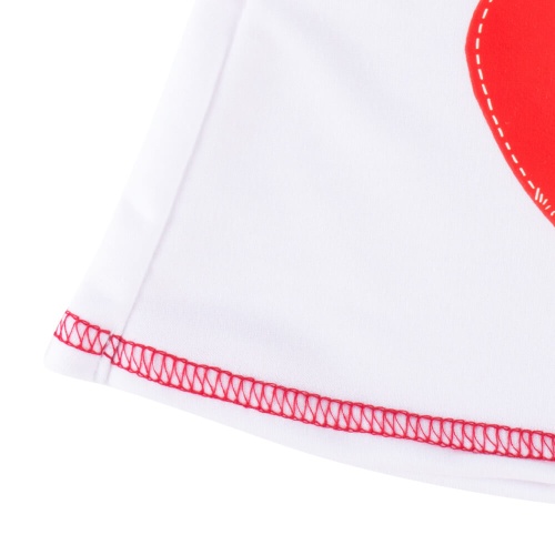 Футболка с принтом Сердце и красные шорты