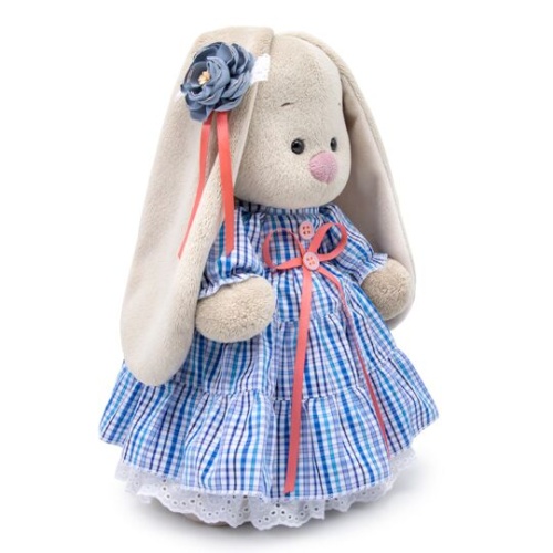 в платье в стиле Кантри