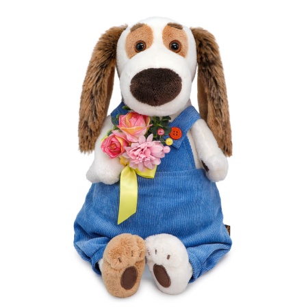 в комбинезоне с букетом