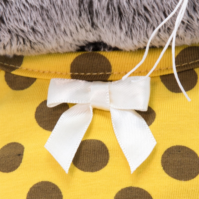 в комбинезоне в горох