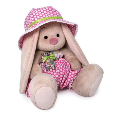 в шляпе и с мишкой