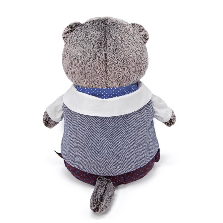 в костюмчике