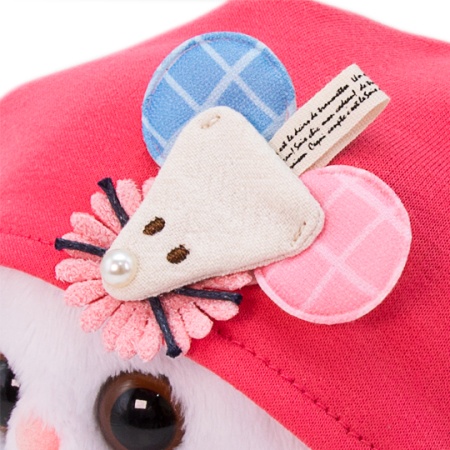 в шапочке с мышкой